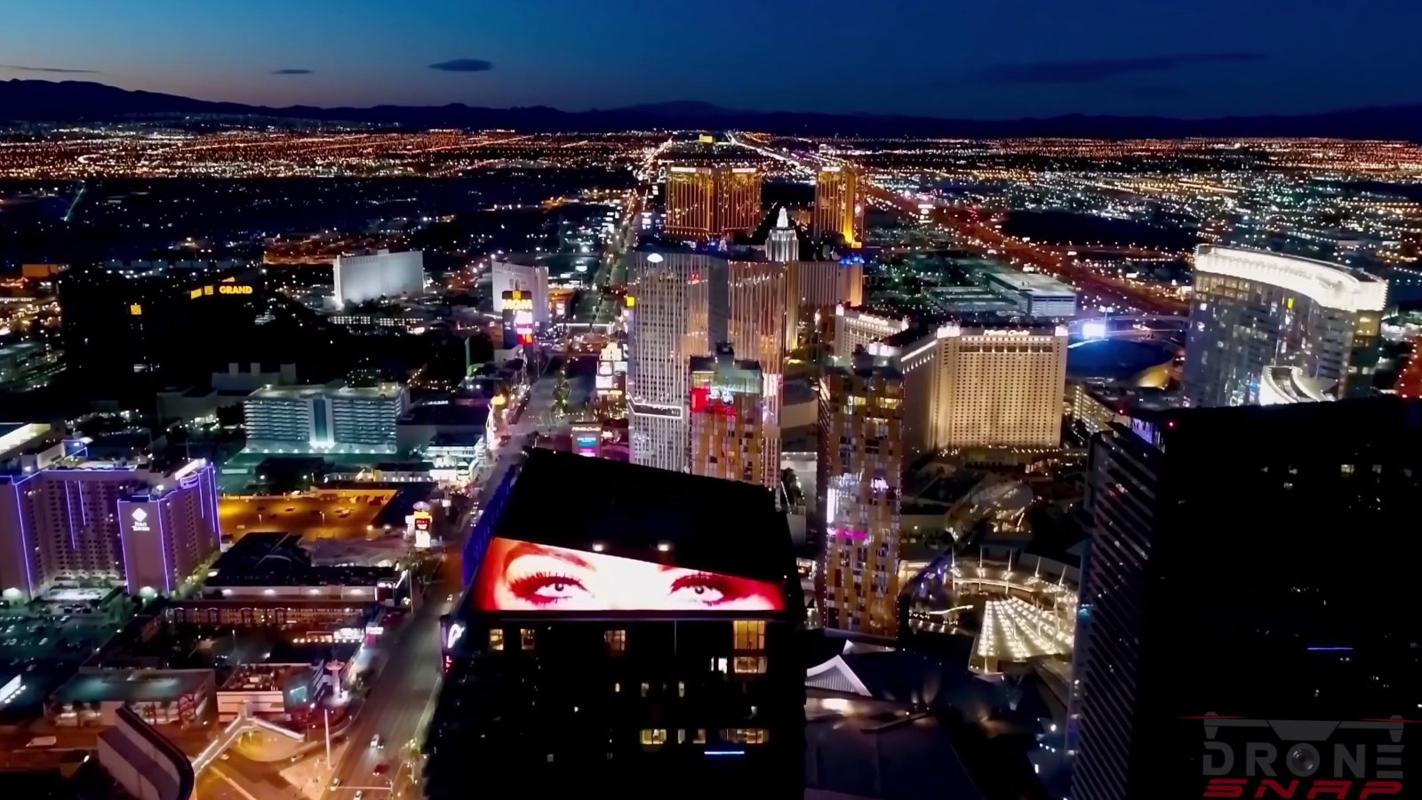 DroneRise - DJI Mavic Pro captures Las Vegas at night