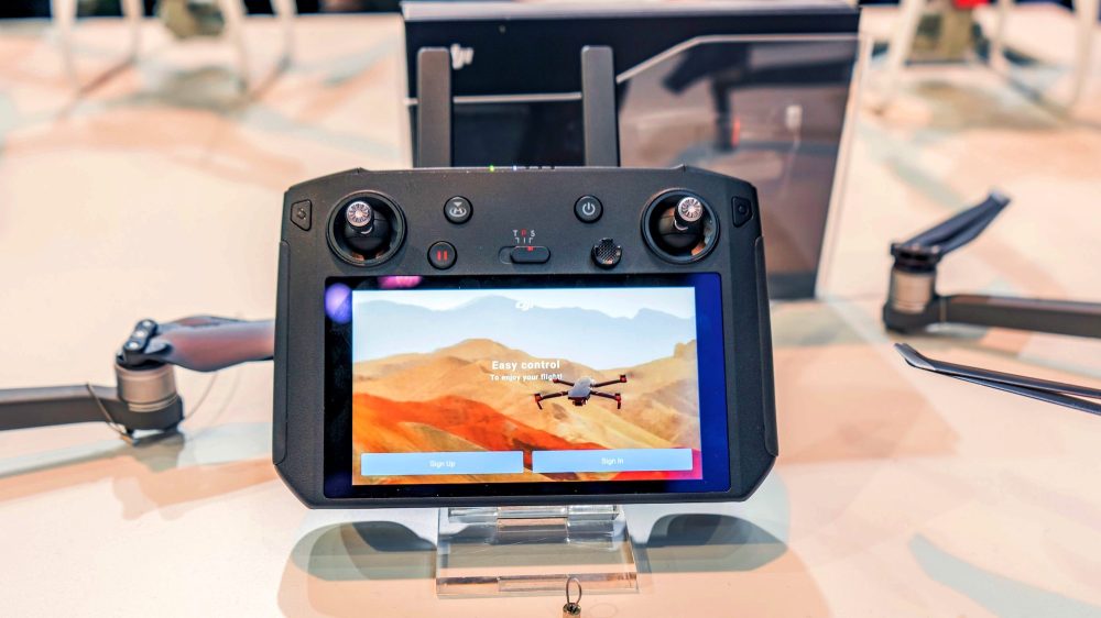 DroneDJ's Best of CES 2019 Awards - DJI Smart Controller