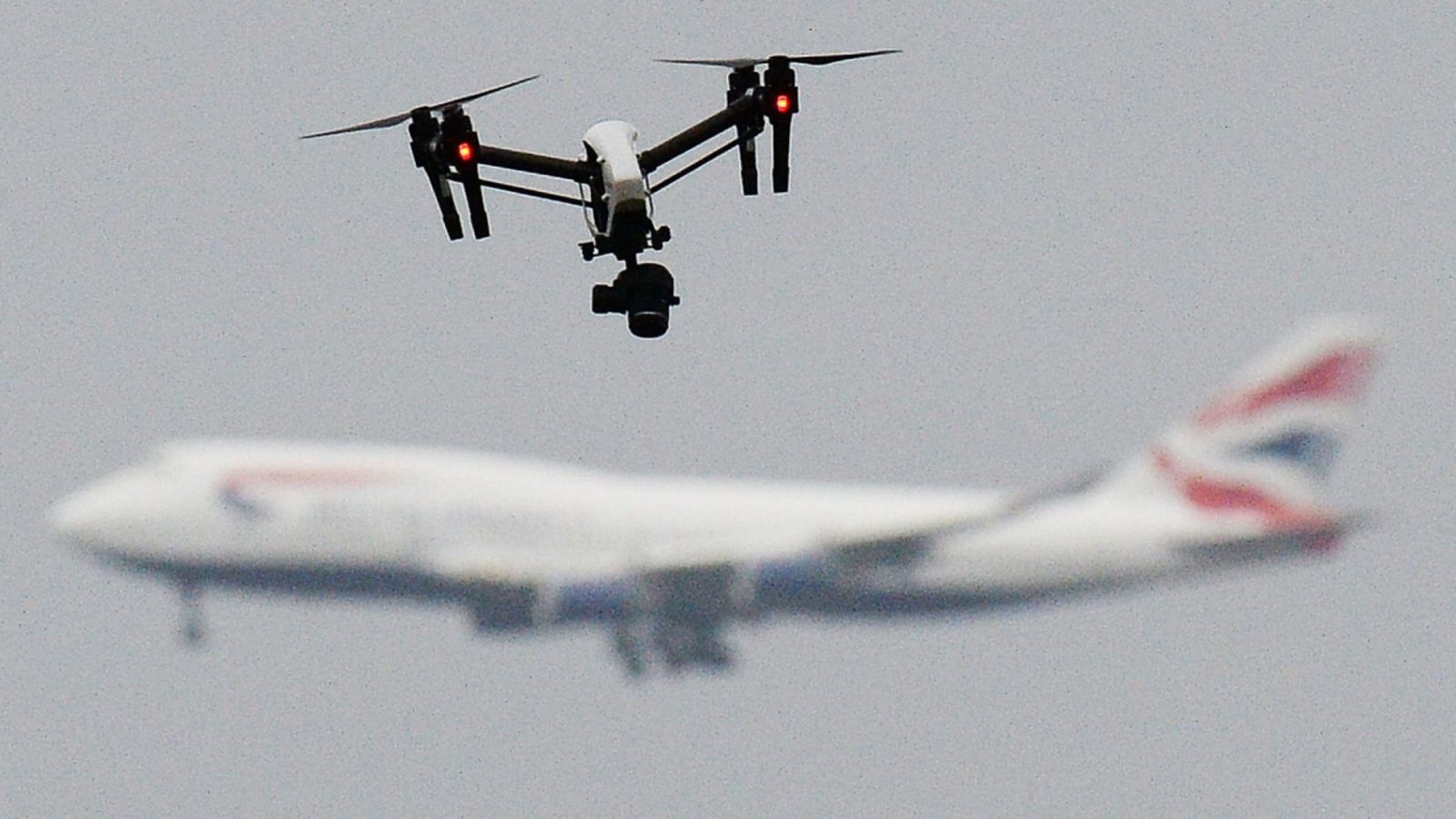 Drone 'no-fly zone' around UK airports to be extended to 3 miles