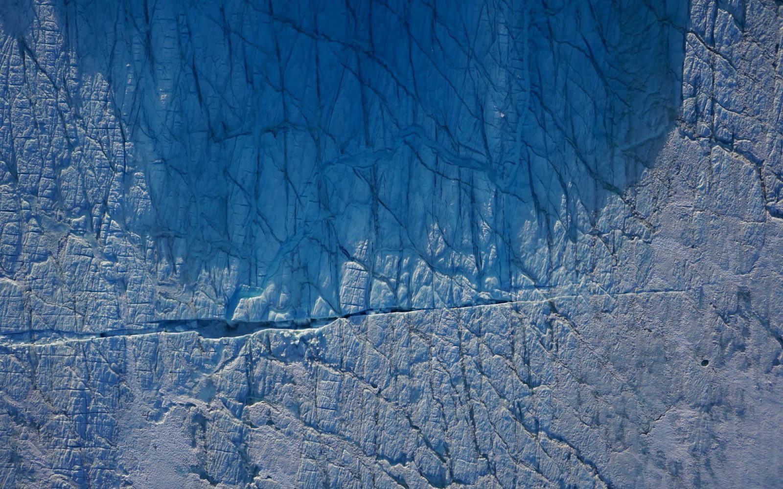 Drone observes Greenland ice sheet fracturing in real-time