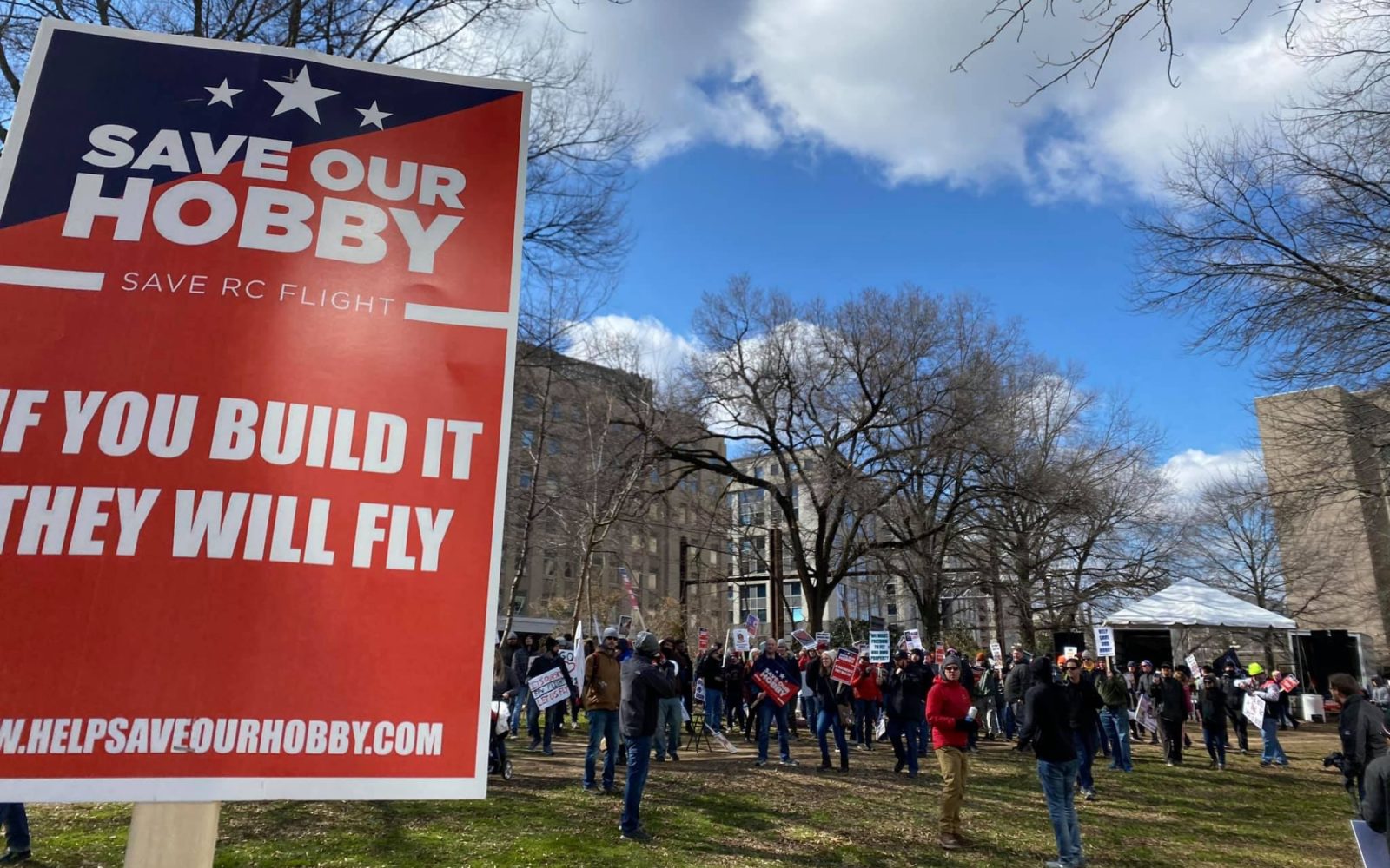 Protesters tell FAA "if we build it let it fly"