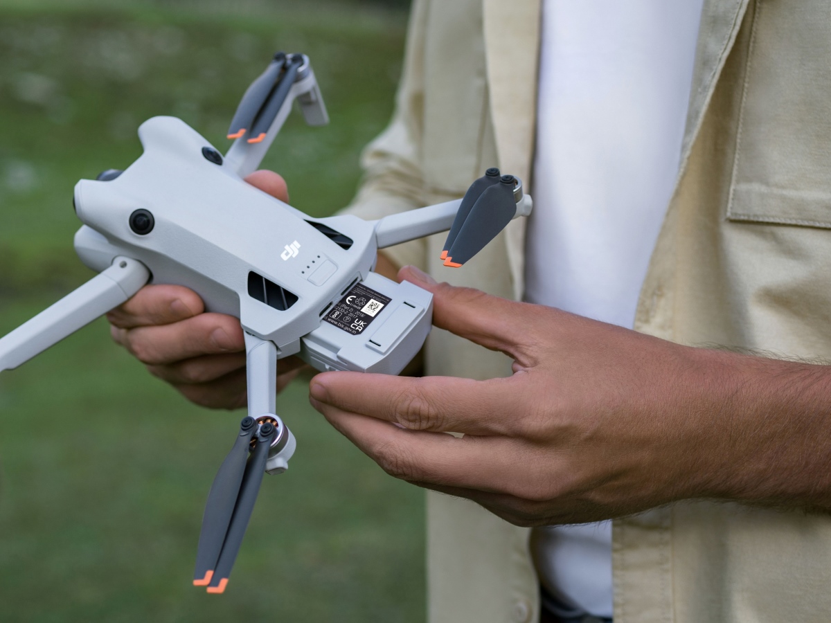dji mini 4 pro drone winter flying tips battery